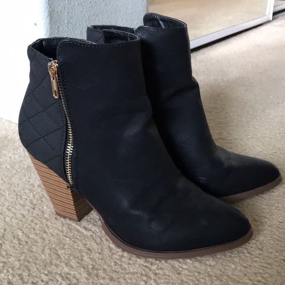 Black heeled booties - Picture 1 of 4